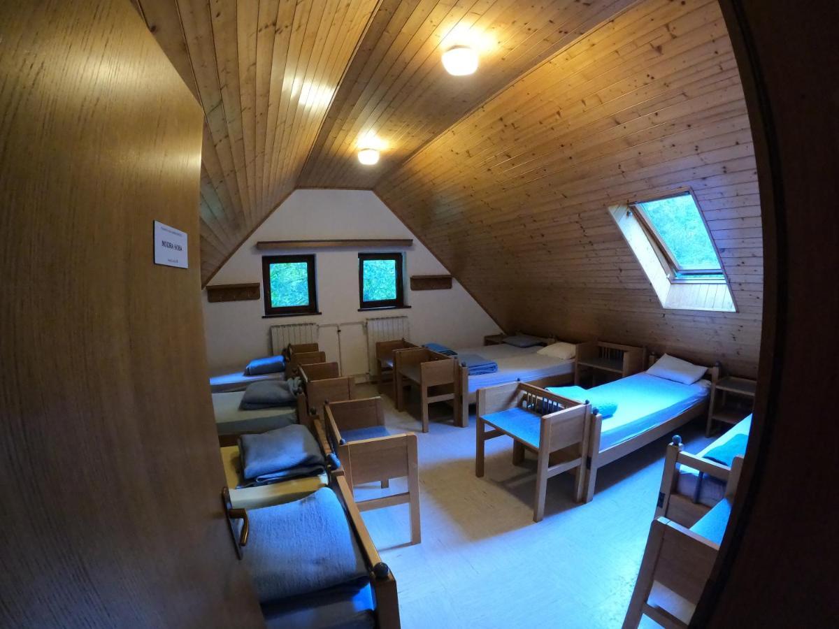 Pus Bavsica Hostel Log pod Mangartom Bagian luar foto