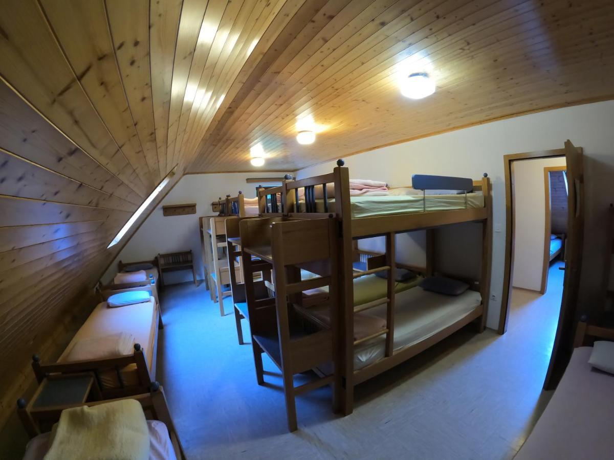 Pus Bavsica Hostel Log pod Mangartom Bagian luar foto