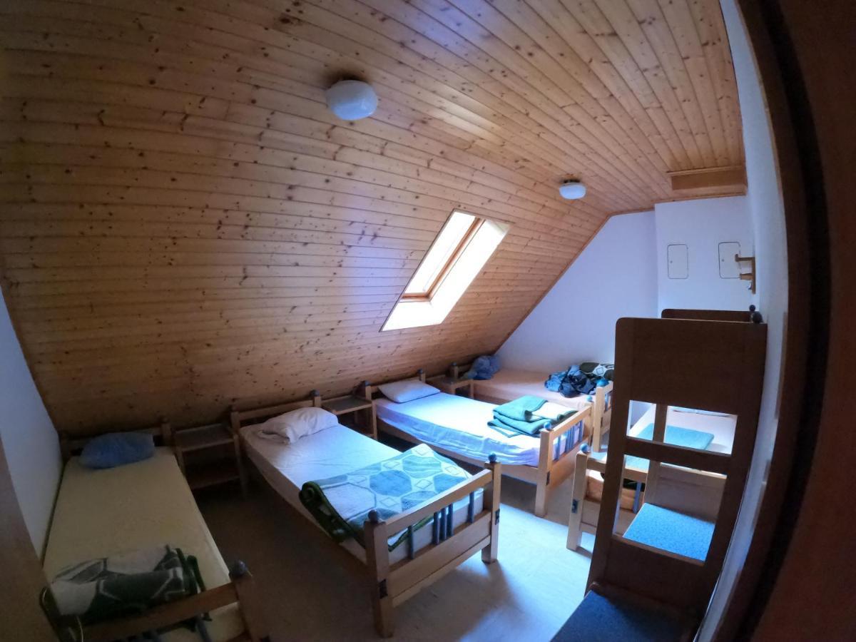 Pus Bavsica Hostel Log pod Mangartom Bagian luar foto